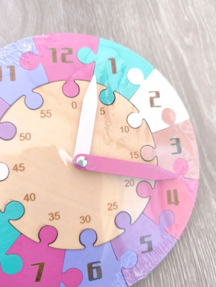 Horloge en bois, puzzle - photo numéro 2