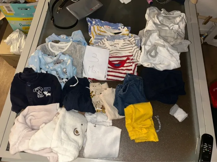 Vêtements trois mois