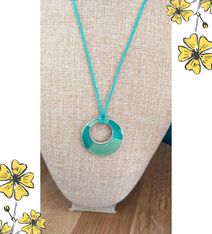 Collier pendentif signé LBMDJ – Collection Émeraude Urbaine - photo numéro 2