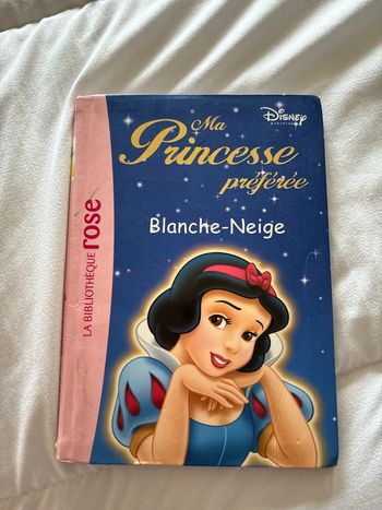 Bibliothèque rose blanche neige