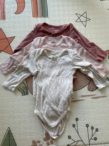 Lot 3 bodies Kiabi neufs