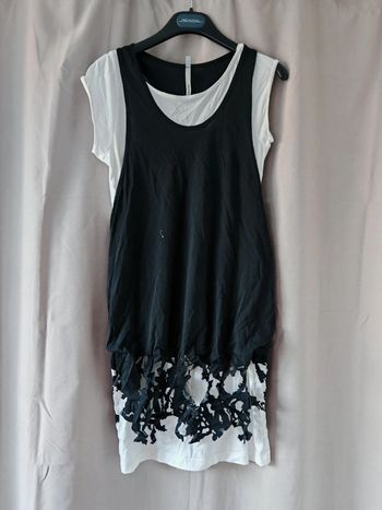 Haut ou robe très courte