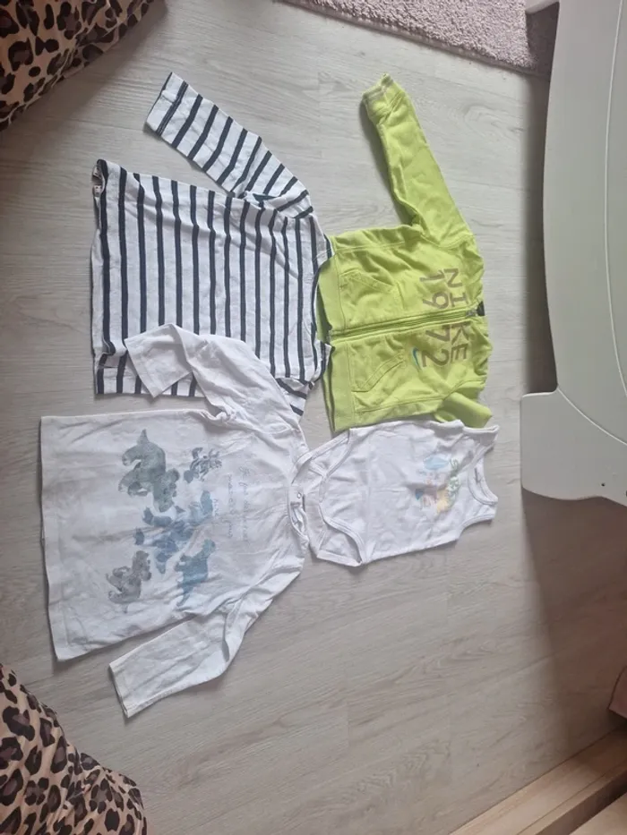 Lot de vêtements printemps-été garçon 18 mois