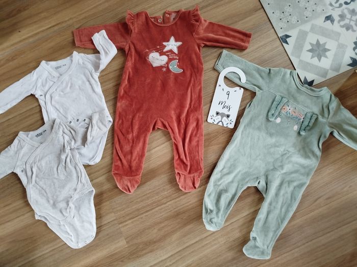Lot nuit bébé 9 mois avec 2 pyjamas + 2 bodies bébé (Gémo)