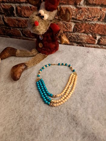 Collier ras de cou bleu abricot