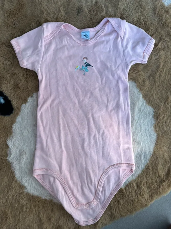 Body 4 ans petit bateau très bon état