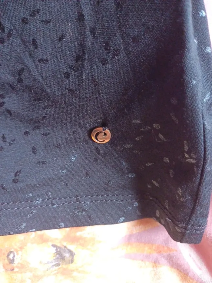 Joli top noir motifs taille S neuf - photo numéro 8