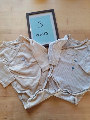 Bodies manches longues taille 3mois très bon état