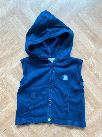 Gilet boutonné à capuche et manches courtes bleu taille 12 mois Grain de Blé