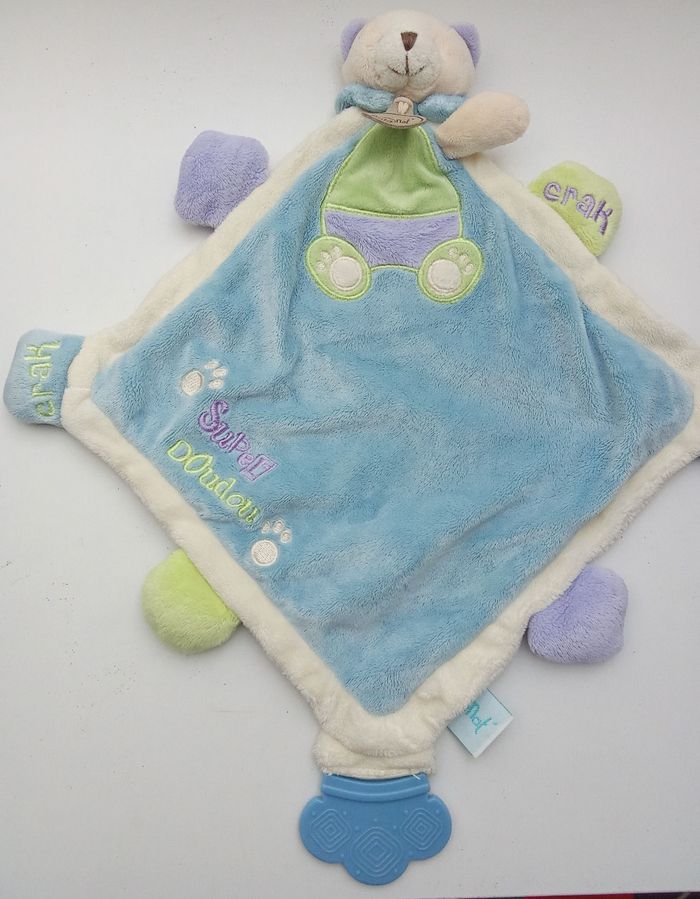 Doudou carré grelot ours baby nat' bleu ciel, bleu ciel, vert broderie super doudou, anneau de dentition