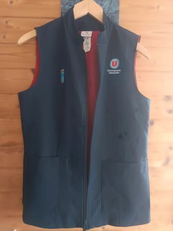 Veston professionnel impeccable enseigne Super U