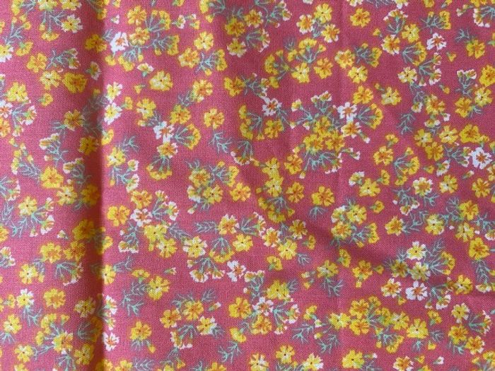 Chute de tissu imprimé à fleur
