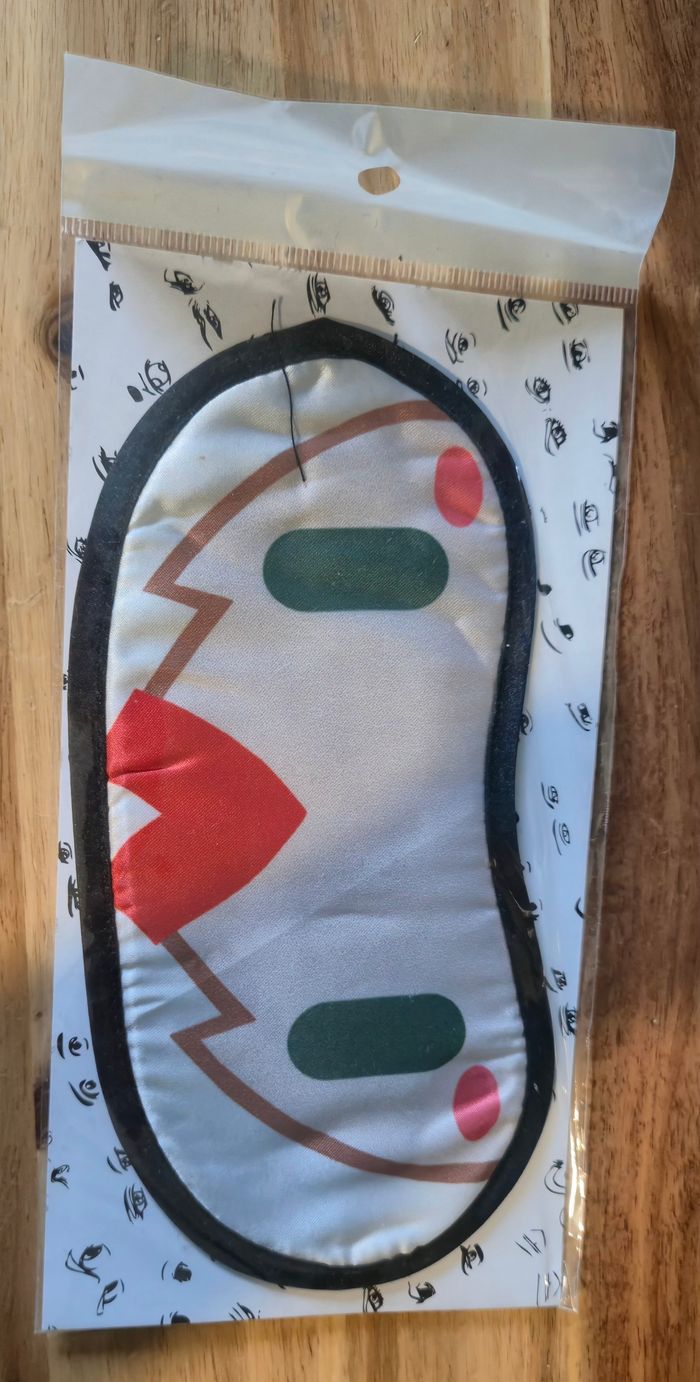 Kit Masque + stickers + crayon + porte clés + pins - photo numéro 2