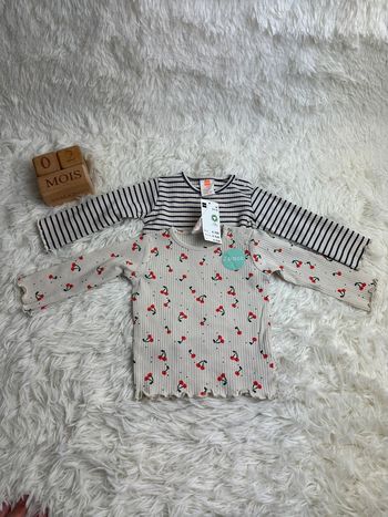 Lot de 2 tshirts manches longues Hema taille 2-4 mois