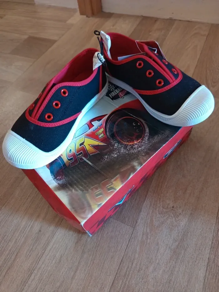 Chaussures garçon Cars T29 neuves
