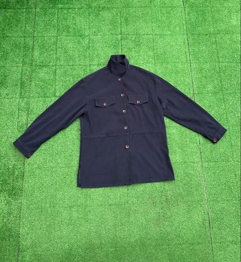 Chemise noire col officier – fausses poches