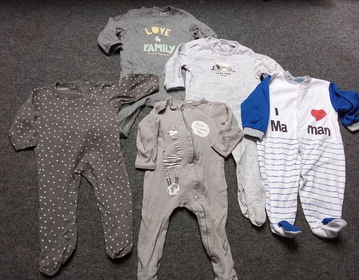 Lot de 5   pyjamas  en coton, mi saison, automne garçon  12 mois, Kiabi, gris, blanc, motif