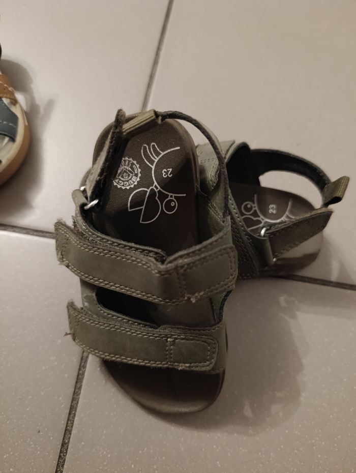 Lot de deux paires de sandales garçons taille 23 - photo numéro 6