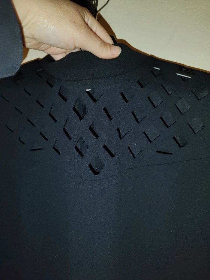 Robe noire manches ajourées - photo numéro 3