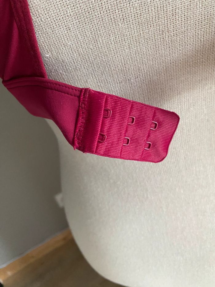 Brassière de sport ou Haut de maillot de bain - photo numéro 5