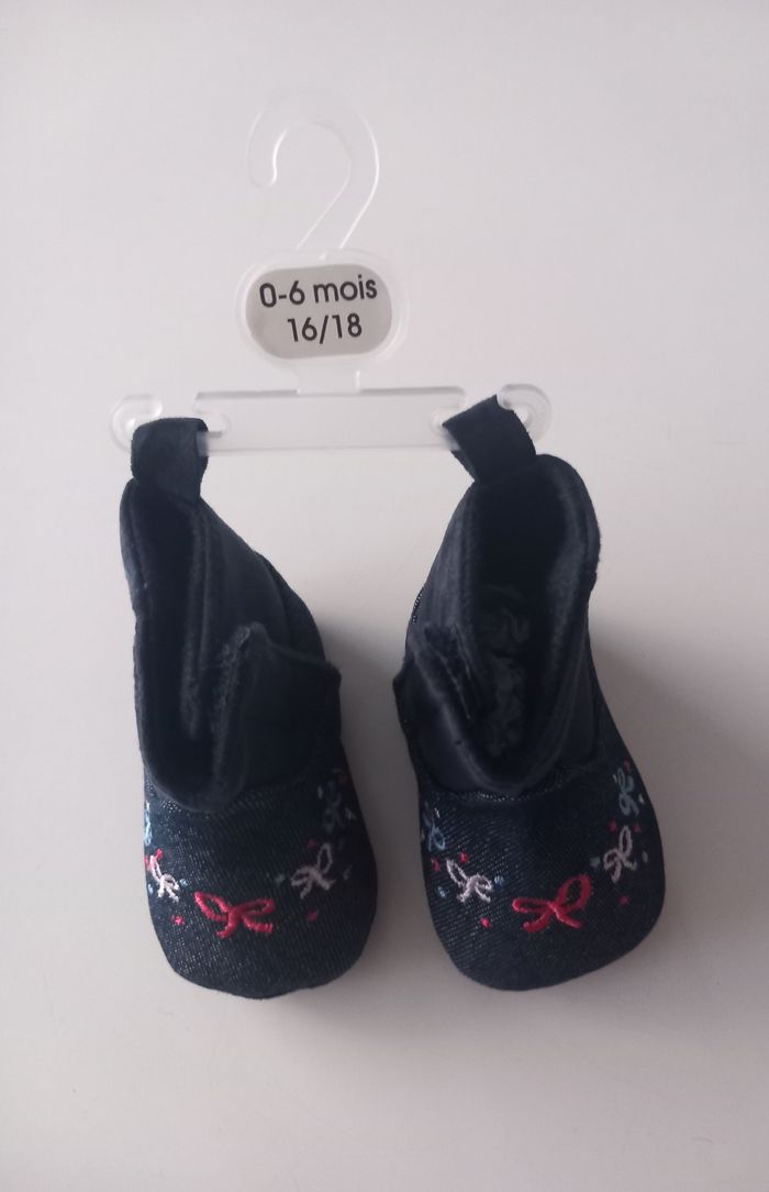 Bottines brodées bébé style santiag