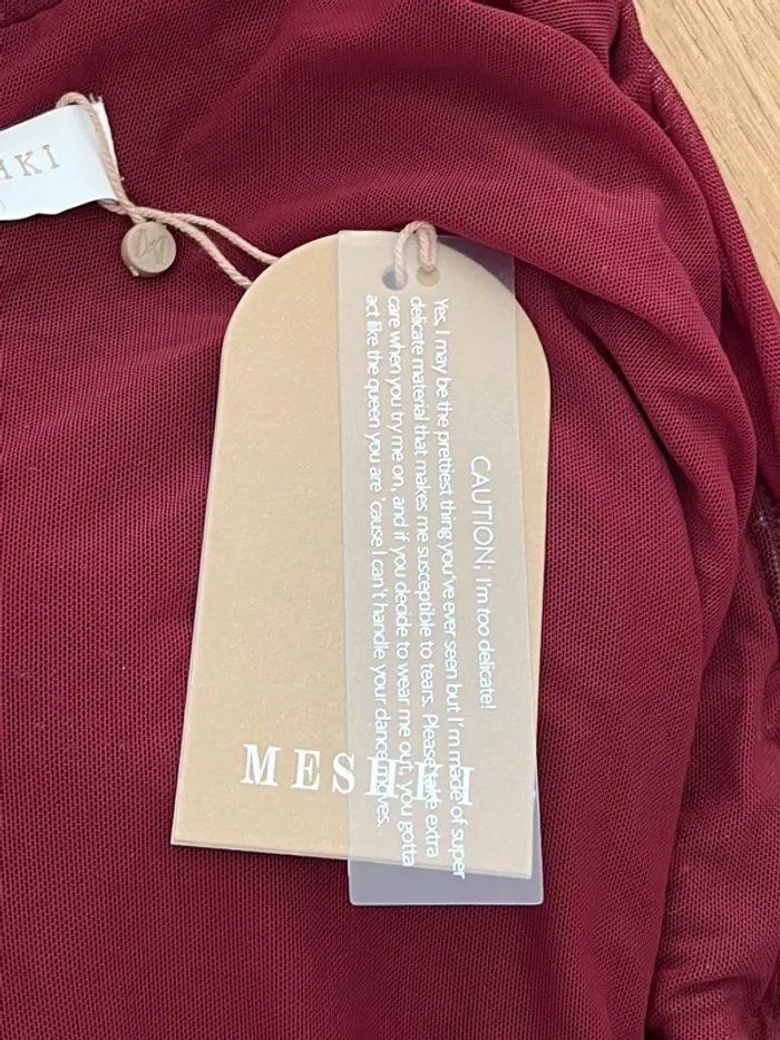 Robe de soirée bordeaux à strass neuve Meshki - photo numéro 11