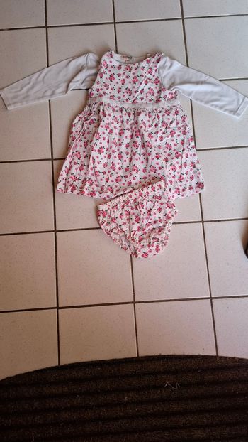 Robe avec teee-shirt blanc et culotte