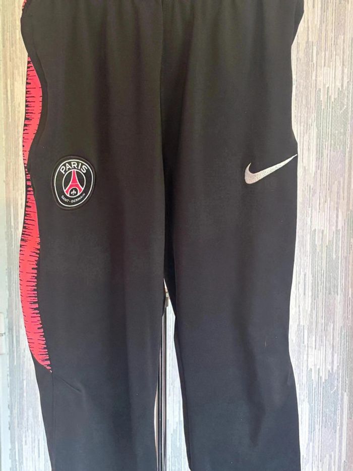 Jogging Nike psg taille 10-12ans parfait etat - photo numéro 7
