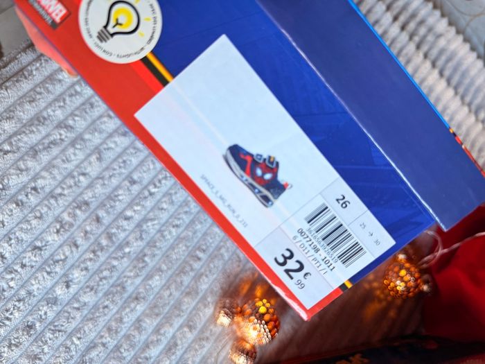 Basket Spiderman lumineuse intense - photo numéro 9