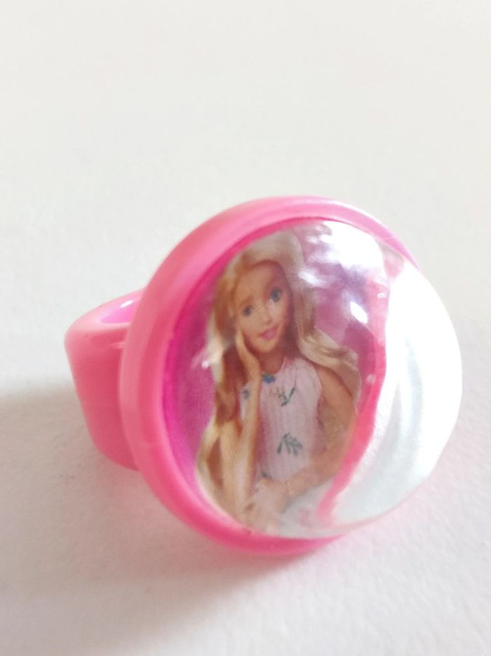 Bague barbie rose Mattel / enfant