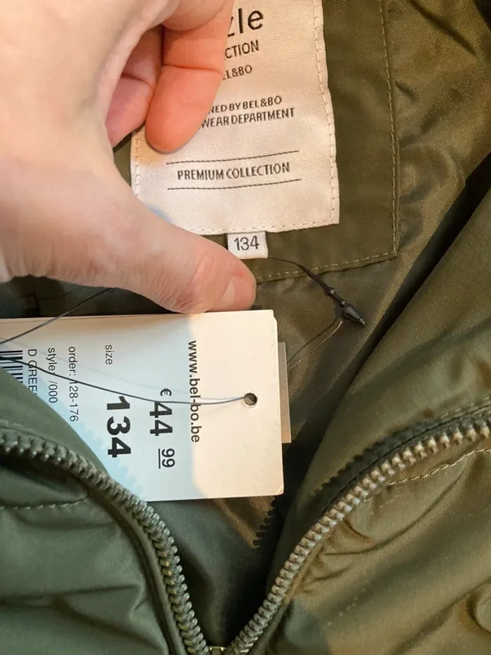 6 ans - Veste doudoune toute neuve avec étiquette - taille bien correctement - photo numéro 2