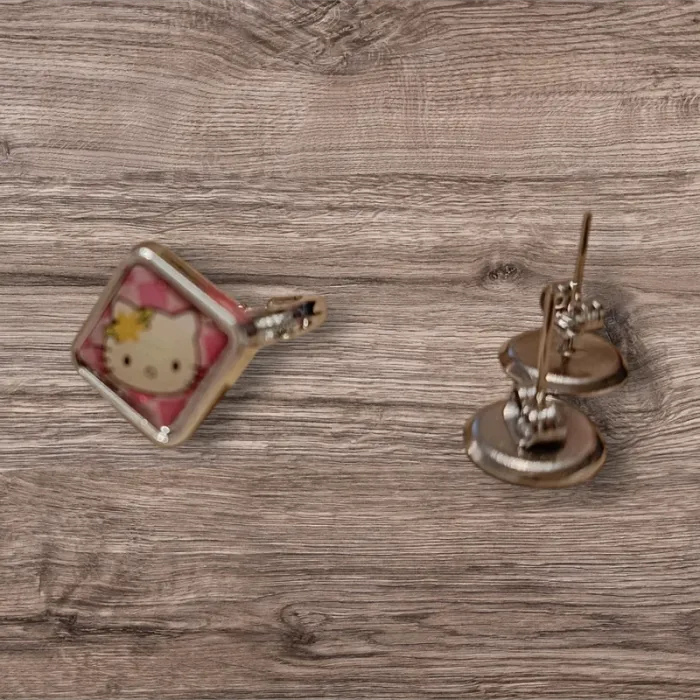 Très jolie porte monnaie hello Kitty 🩷 avec bague et boucles d'oreilles - photo numéro 3