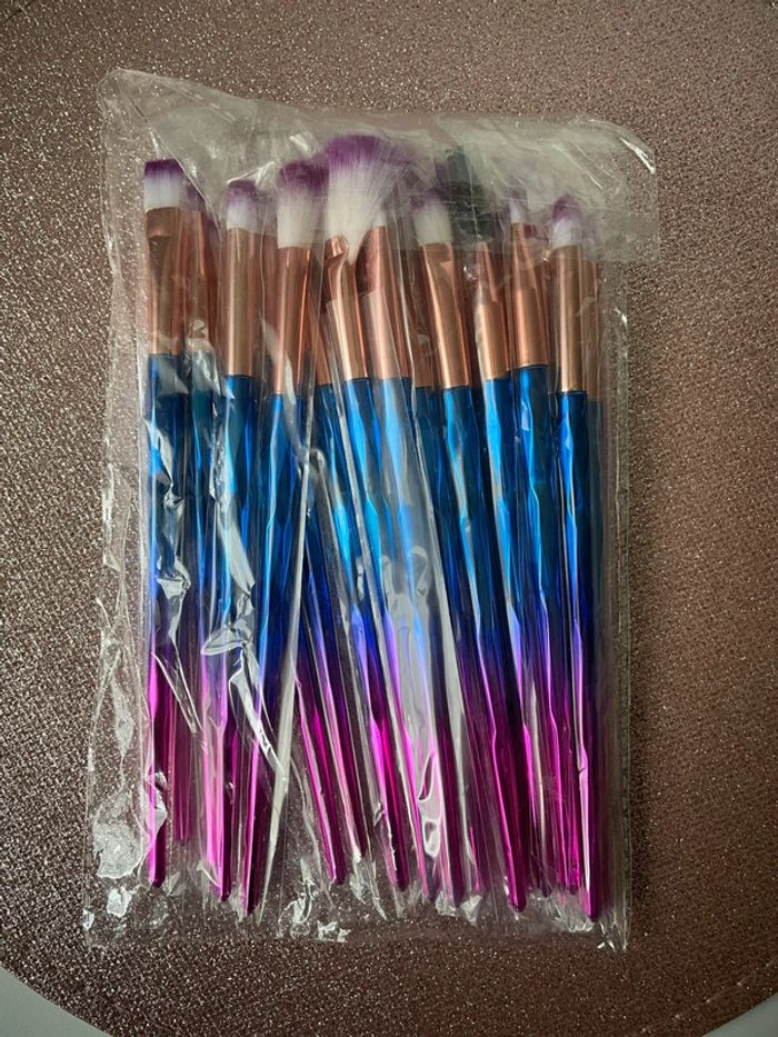 Lot pinceaux à maquillage multicolore - photo numéro 3