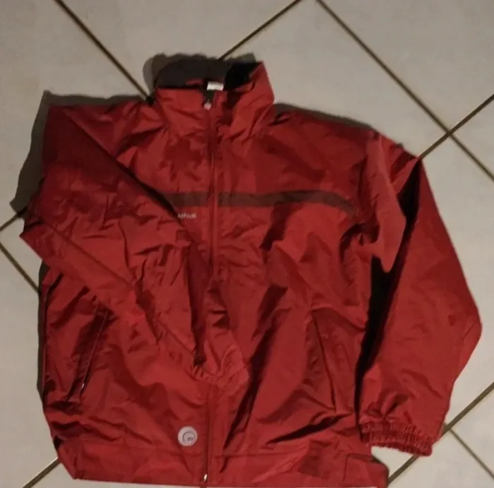 Veste rouge queshua rouge 12 ans - photo numéro 2