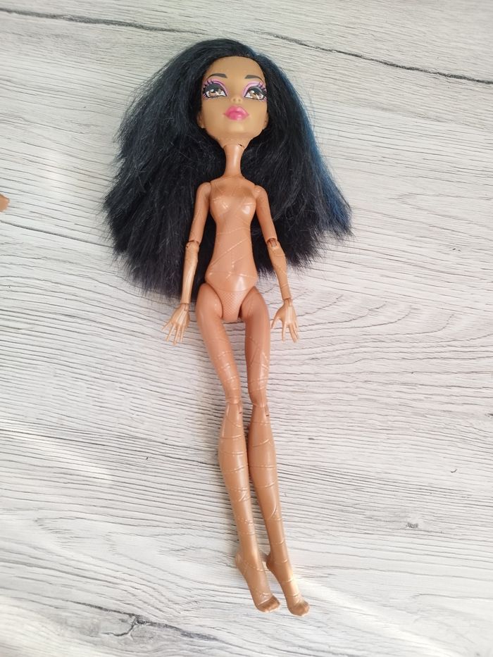 Monster High Robecca Steam dead Tired