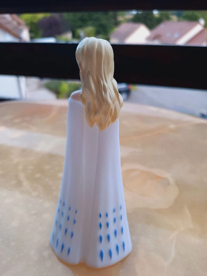 Figurine lumineuse La reine des neiges - photo numéro 2