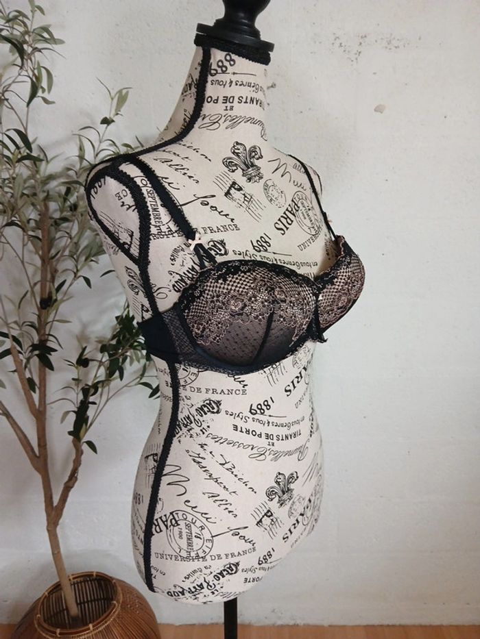 Soutien-gorge noir dentelle – Taille 90C (Marques M&S) - photo numéro 3