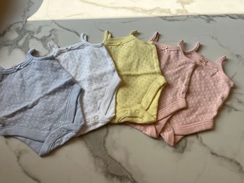 Lot de 5 bodies à bretelles
