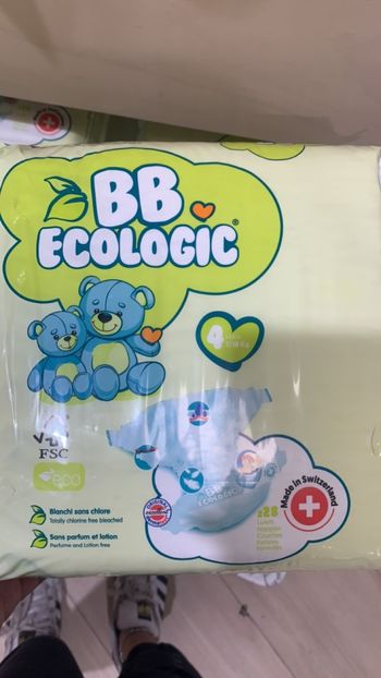 Lot de 8 paquet couches TAILLE 4