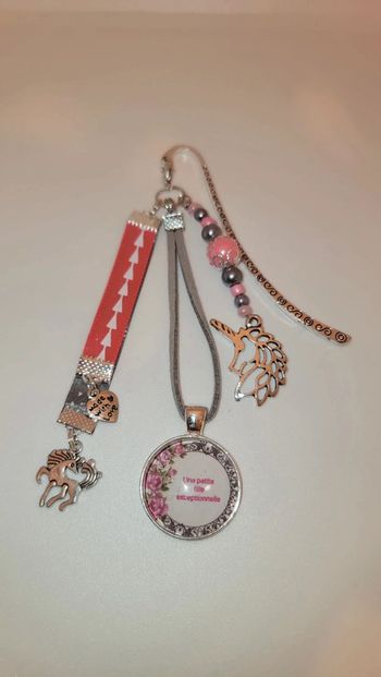 Cadeau petite fille, bijoux de sac ou marque page " petite fille exceptionnelle "