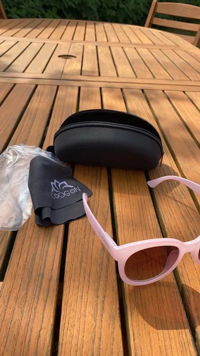 Lunettes neuves rose claire - photo numéro 2