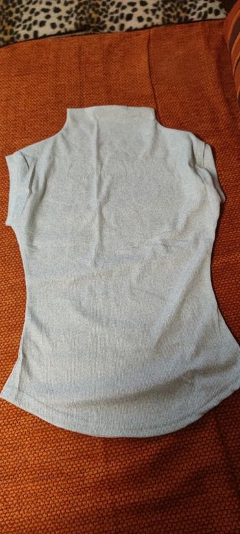 Lot de deux t-shirt sans manches col montant tS/M neufs