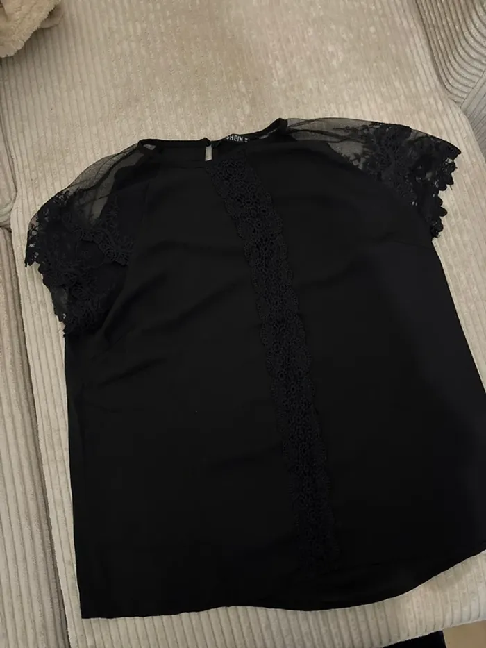 Tee shirt à dentelle