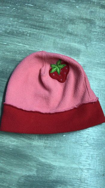 Bonnet rouge et rose