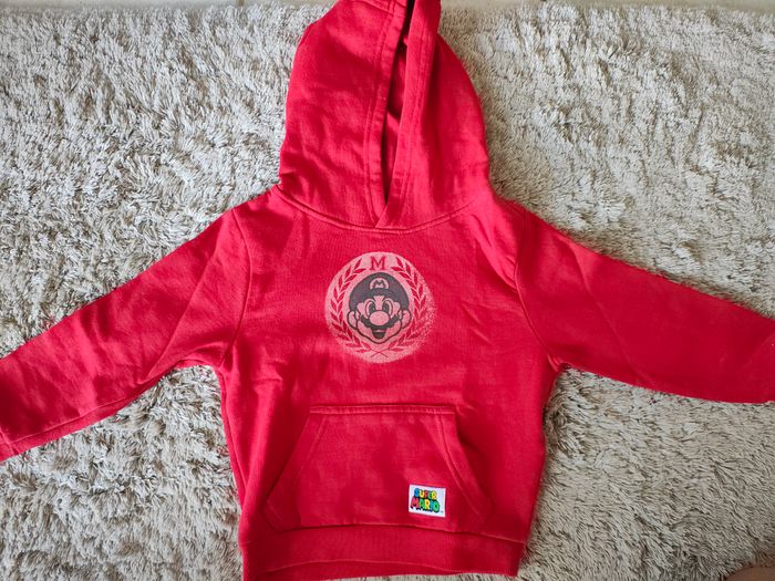 Pull Mario taille 3 ans