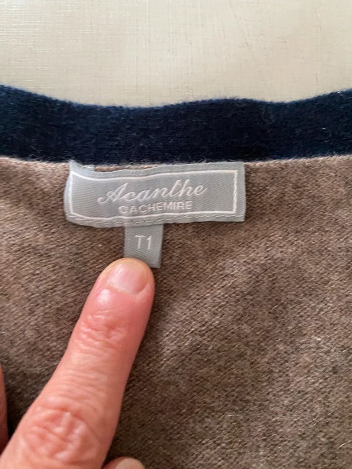 Pull Acanthe cachemire marron avec col V marine taille 1 - photo numéro 13
