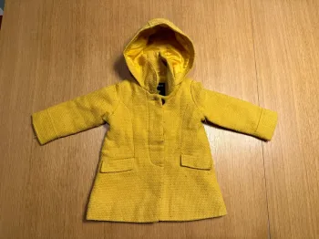 Veste moutarde à capuche