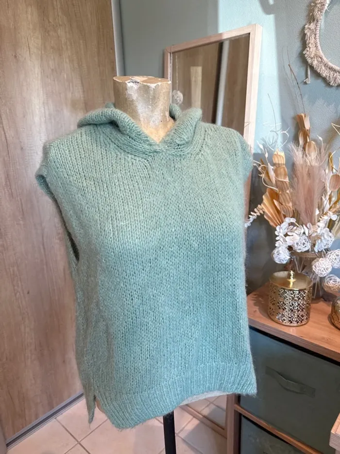 Très joli pull sans manches à capuche femme