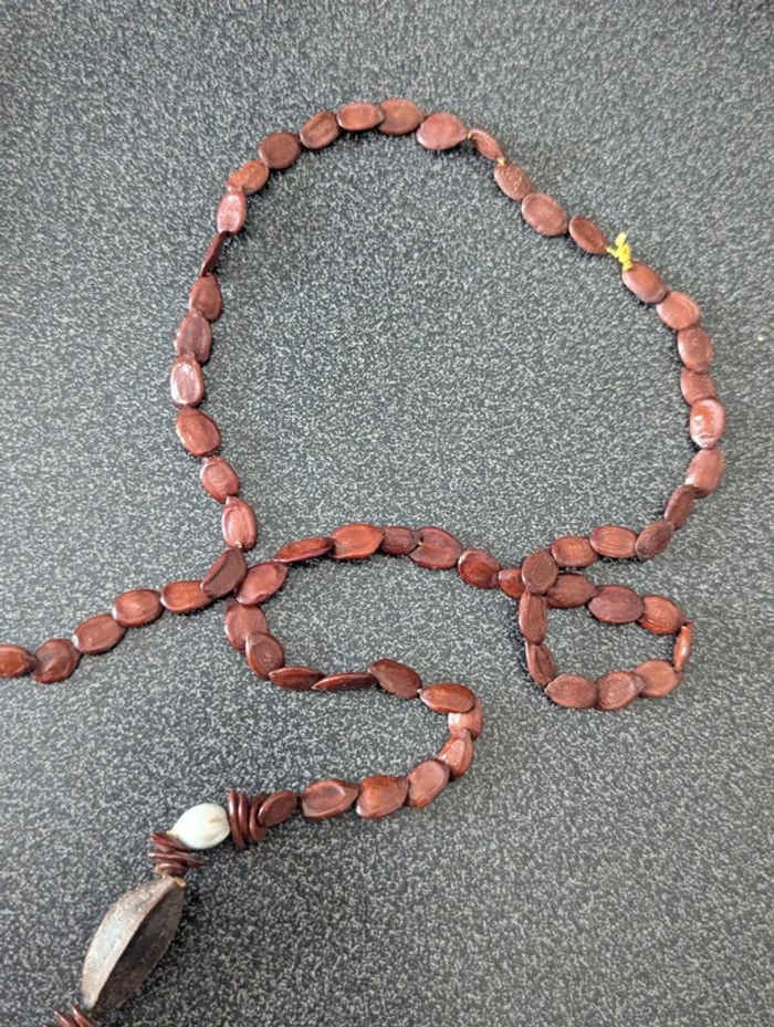 Collier artisanal en bois - photo numéro 3