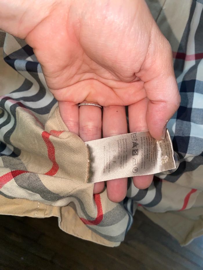 Trench burberry  14 ans (peut aussi convenir à un 34, petit 36) Valeur 900 euros - photo numéro 9